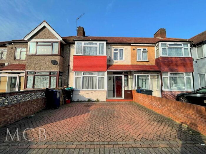 3 Bedroom Semi-Detached House To Rent In Garrick Road, Greenford, UB6
