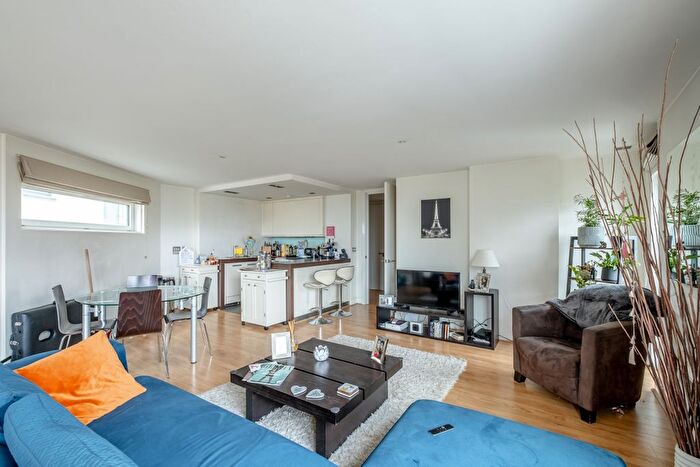 2 Bedroom Flat To Rent In Empire Square East, Borough, SE1