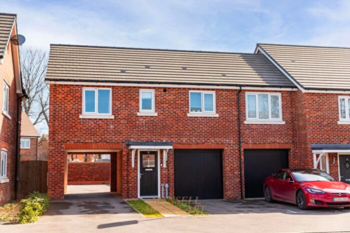 2 Bedroom Coach House For Sale In Valley Drive, Tinsley Green, RH10