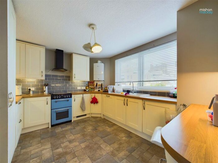 1 Bedroom Flat To Rent In Kings Esplanade, Hove, BN3