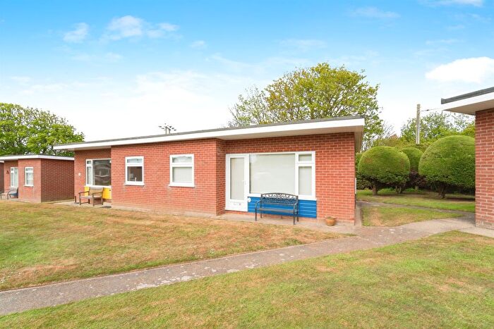 2 Bedroom Mobile/park Home For Sale In Gimingham Road, Mundesley, Norwich, NR11