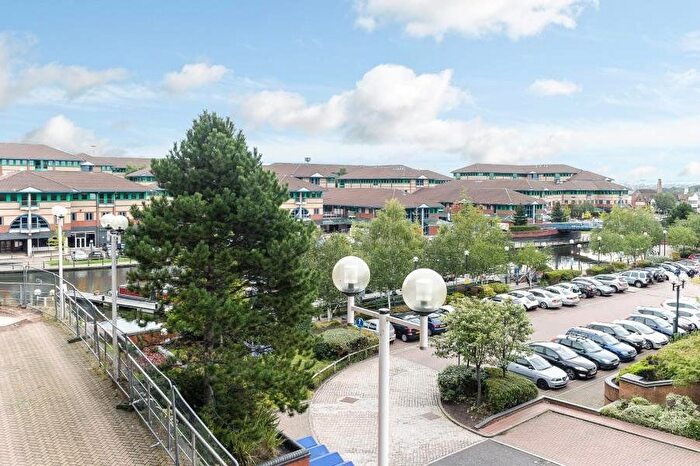 2 Bedroom Flat To Rent In Waterfront West, Brierley Hill, West Midlands, DY5