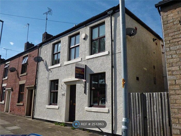 2 Bedroom End Of Terrace House To Rent In Edenfield Road, Rochdale, OL12