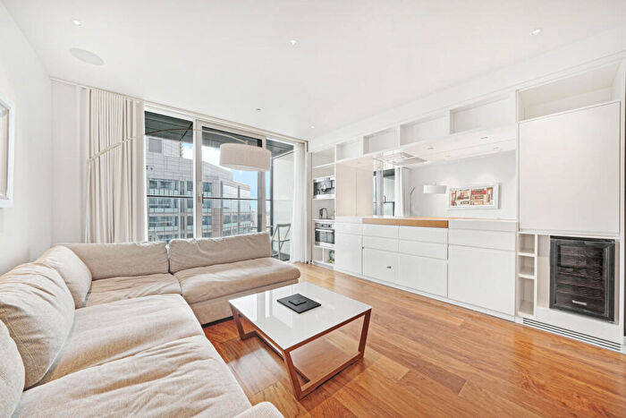 Flat To Rent In Moor Lane, Coleman Street, EC2Y