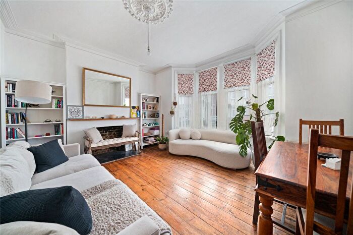 2 Bedroom Flat To Rent In Lucien Road, London, SW17