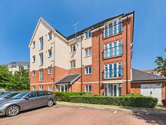 2 Bedroom Flat To Rent In Monarch Way, Shoreham, BN43