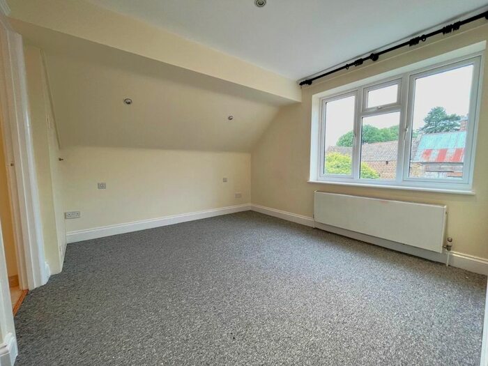 2 Bedroom Flat To Rent In Queen Street, Uppingham, Oakham, LE15