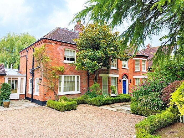 5 Bedroom Link Detached House For Sale In Temple Lane, SL7