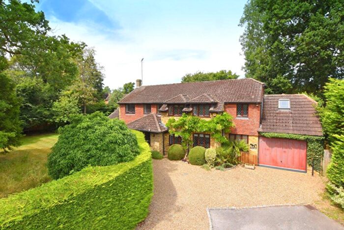 5 Bedroom Detached House For Sale In Heathview, East Horsley, KT24
