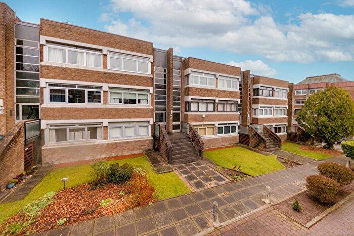 2 Bedroom Apartment For Sale In Dirleton Place, Shawlands, Glasgow, G41