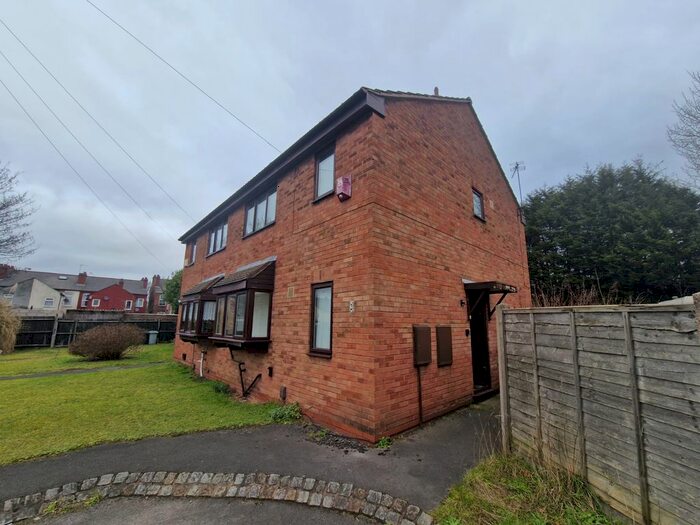 3 Bedroom Semi-Detached House To Rent In James Bridge Close, Walsall, WS2