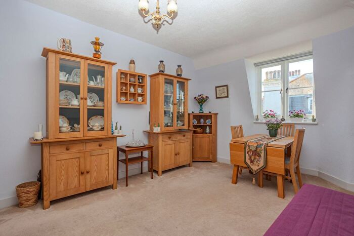 2 Bedroom Flat For Sale In Clifton Crescent, Folkestone, CT20