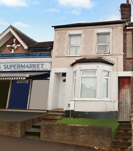 5 Bedroom Terraced House For Sale In Dallow Road, Luton, LU1