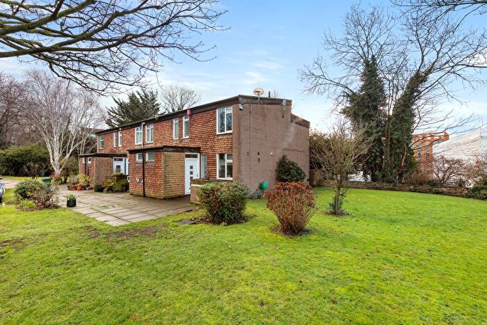 3 Bedroom End Of Terrace House For Sale In Hollymount Close, London, SE10