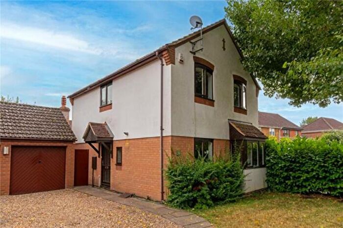 3 Bedroom Flat To Rent In Hopkins Close, Cambridge, CB4