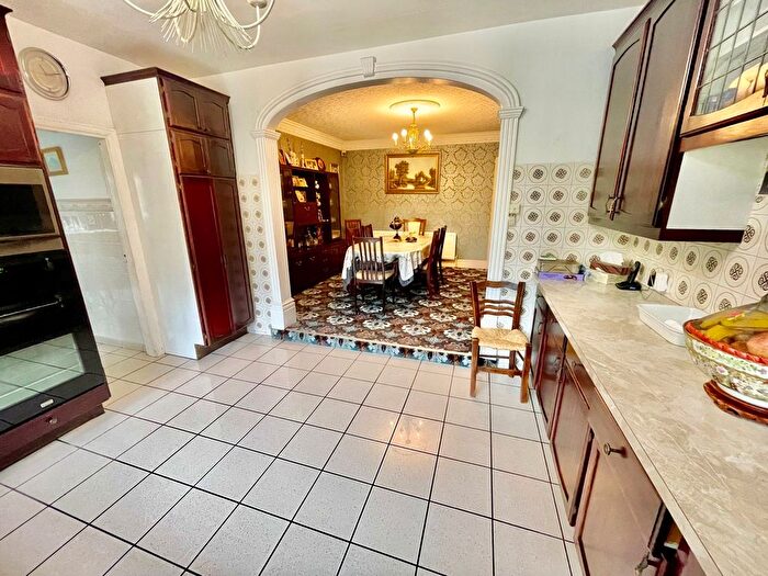 5 Bedroom Detached House For Sale In Cannock Road, Westcroft, Wolverhampton, WV10