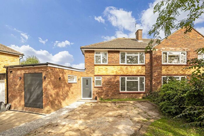 4 Bedroom Semi Detached House To Rent In Sunna Gardens, Lower Sunbury, TW16