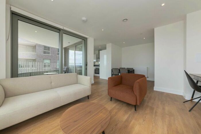 2 Bedroom Flat To Rent In Green Street, London, NW10