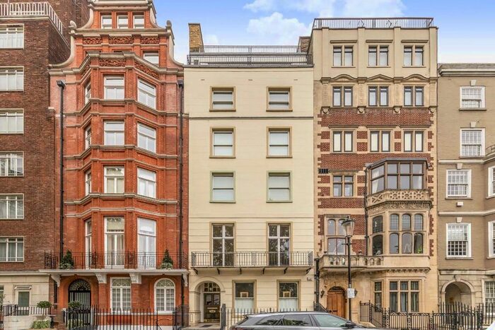 2 Bedroom Flat To Rent In Cadogan Place, London, SW1X