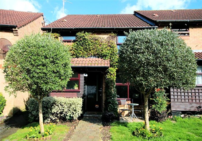 1 Bedroom End Of Terrace House For Sale In Rowhurst Avenue, Addlestone, Surrey, KT15