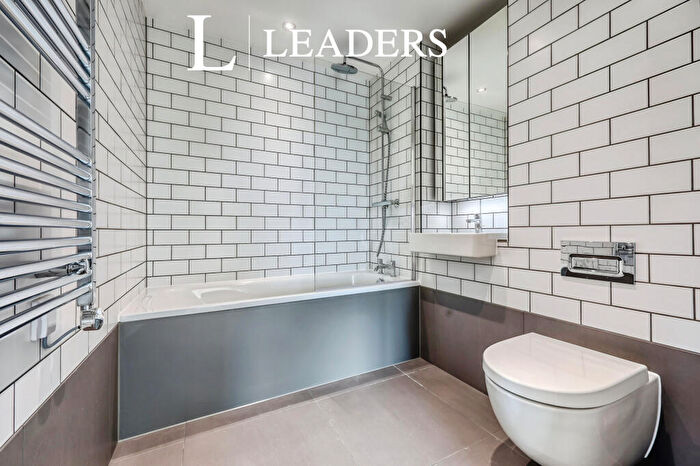 2 Bedroom Apartment To Rent In Burnt Mil, CM20