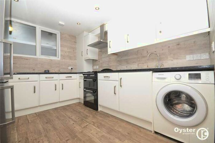 3 Bedroom Maisonette Flat To Rent In Highview Gardens, London, N11