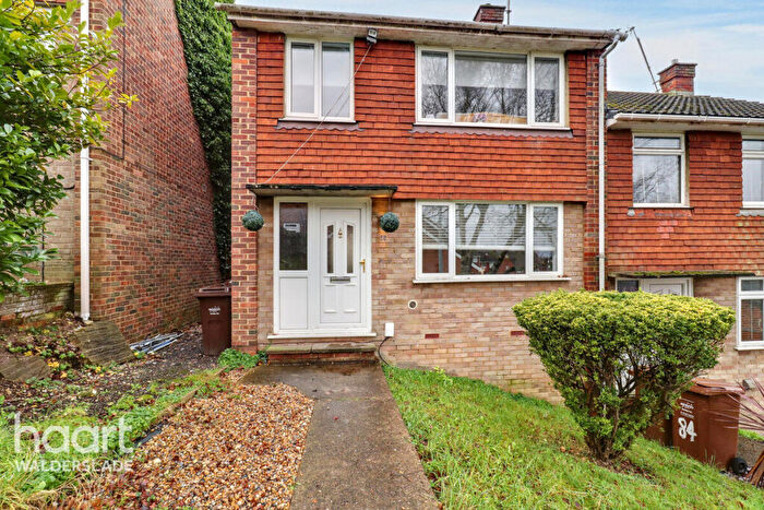 3 Bedroom End Of Terrace House For Sale In Sundridge Drive, Chatham, ME5