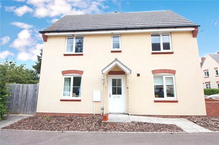 3 Bedroom End Of Terrace House For Sale In Appleyard Close, Uckington, Cheltenham, GL51
