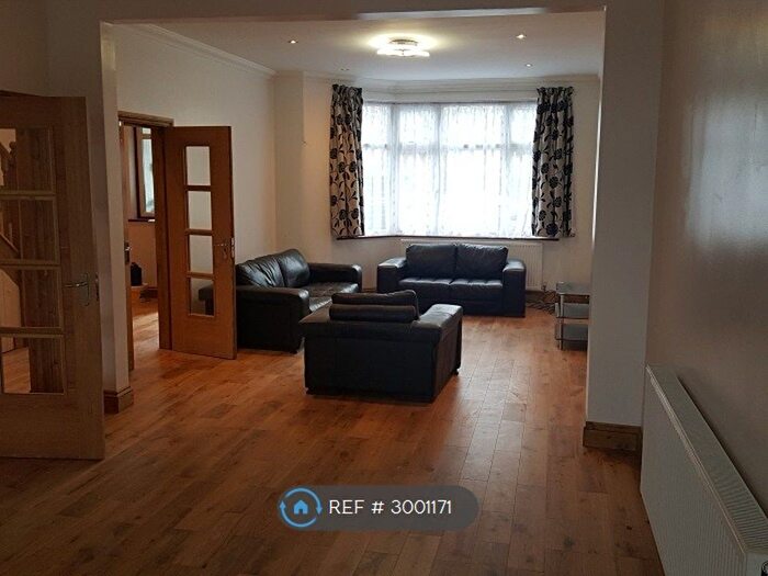 5 Bedroom Semi-Detached House To Rent In Neeld Crescent, London, NW4