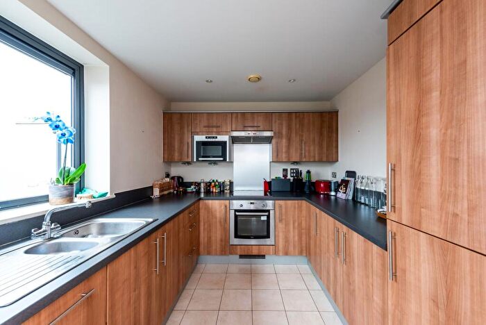 1 Bedroom Flat To Rent In Aragon Court, , Kennington, London, SE11