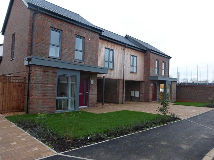 2 Bedroom House To Rent In Harvard Way, Oakgrove, Milton Keynes, MK10