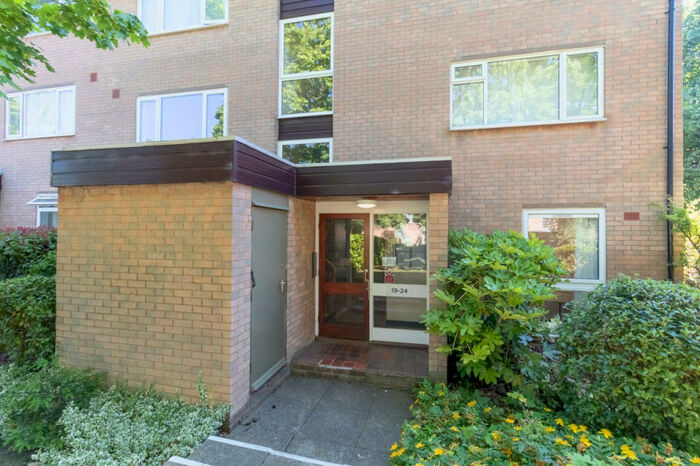 1 Bedroom Flat To Rent In Green Acres, Croydon, CR0