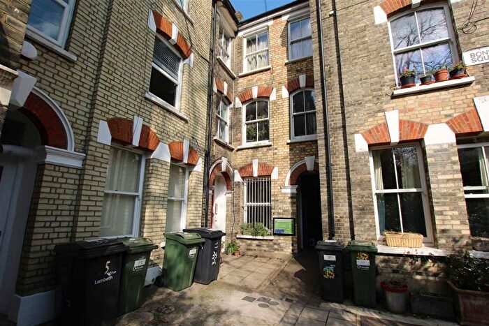 2 Bedroom Flat To Rent In Bonnington Square, South Lambeth, SW8