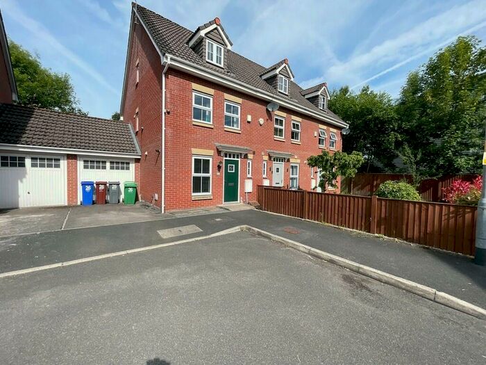3 Bedroom Town House To Rent In Edgecote Close, Manchester, M22