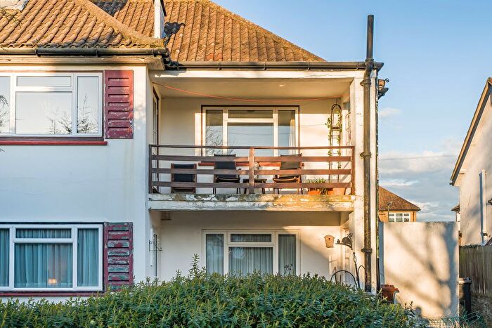 2 Bedroom Flat For Sale In Ridgeway, Epsom, KT19