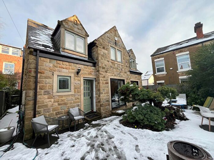 3 Bedroom House To Rent In Weetwood Lane, Leeds, LS16