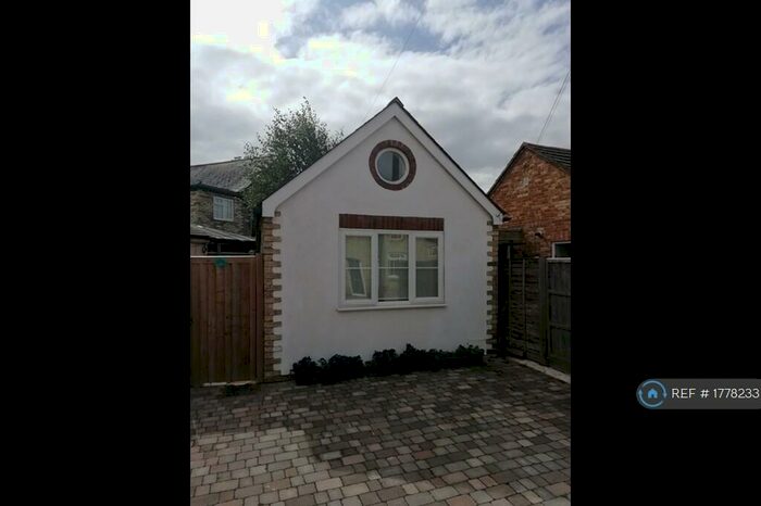 Studio To Rent In Mill Road, Royston, SG8