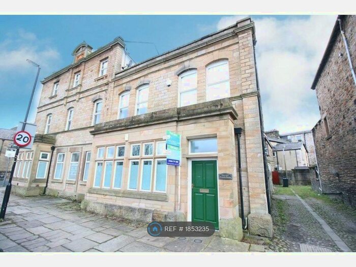 2 Bedroom Flat To Rent In Victoria House, Lancaster, LA1