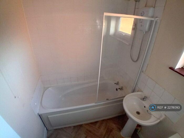 2 Bedroom Flat To Rent In Middleton Street, Leicester, LE2