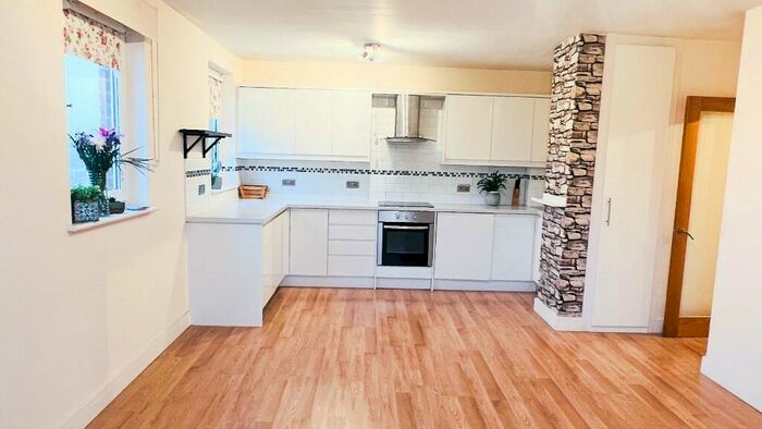 2 Bedroom Flat To Rent In Keats House, Porchester Mead, Beckenham, London, BR3