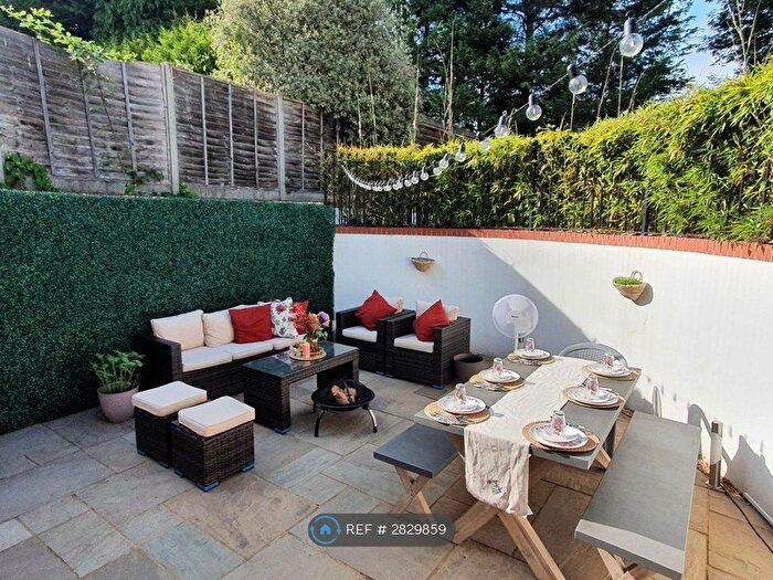 2 Bedroom Flat To Rent In Gloucester Road, Redhill, RH1