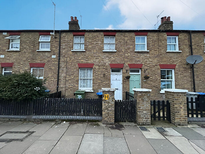 3 Bedroom Terraced House For Sale In Quainton Street, Neasden, London, NW10