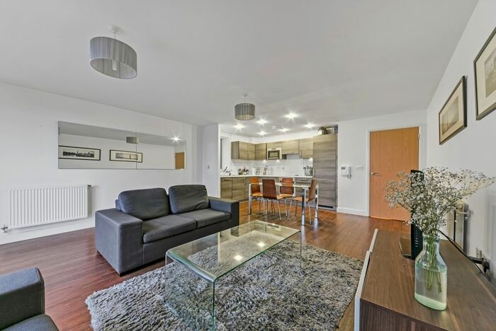 3 Bedroom Flat To Rent In Dekker House, Dalston Square, Dalston, E8