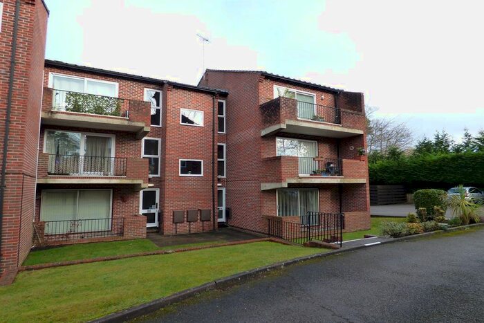 2 Bedroom Flat To Rent In Nugee Court, Dukes Ride, Crowthorne, RG45