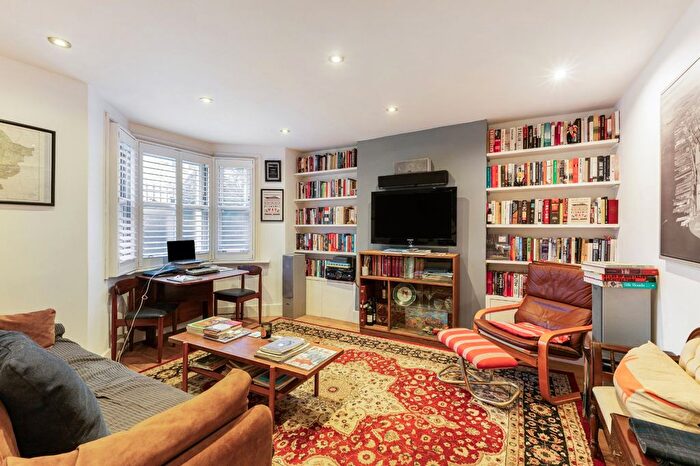 2 Bedroom Flat For Sale In New Kings Road, London, SW6