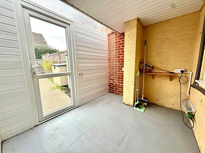 2 Bedroom Terraced Bungalow For Sale In Ferndale, Hedge End, Southampton, SO30