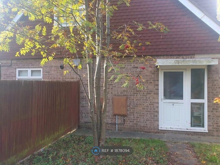 3 Bedroom Semi-Detached House To Rent In Shearer Close, Leicester, LE4