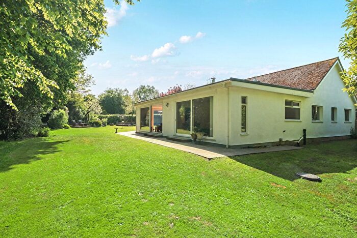 4 Bedroom Bungalow For Sale In Elm Corner, Ockham, GU23