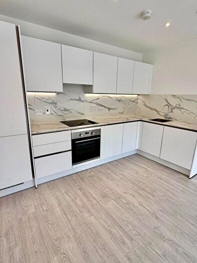 2 Bedroom Flat To Rent In Hayes Village, Nestles Avenue, Hayes, Middlesex, UB3