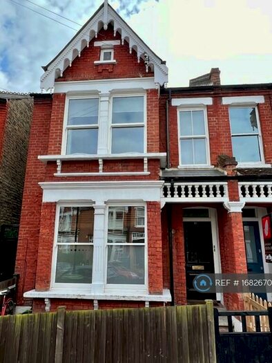 3 Bedroom Flat To Rent In East Dulwich, London, SE22